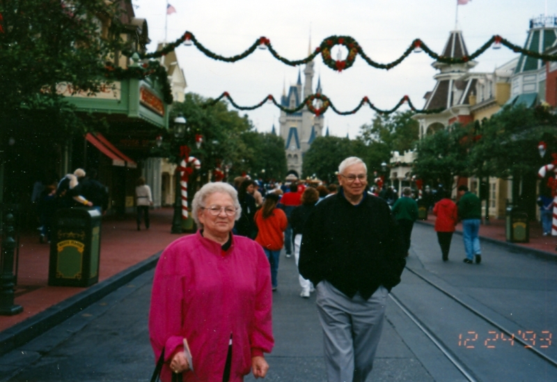 Gramphi Remembered/800x600_1993-12-24-Disney-World-08.jpg